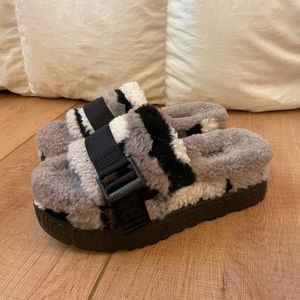 UGG Fluffita Cali Collage Slides in Camo, size 6
